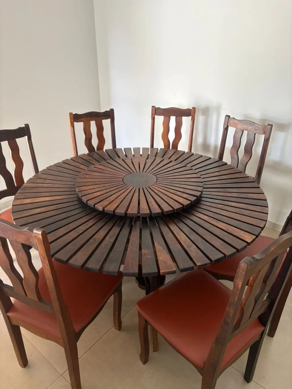 Conjunto de mesa e buffet de madeira maciça  - Foto 2