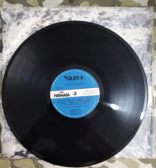 LP Vinil Yazoo You And Me Both Com Encarte (Promo Copy) EX/VG+ - Foto 6