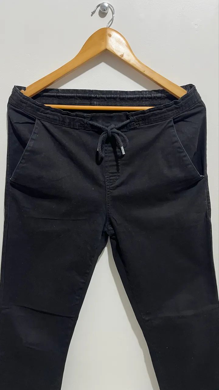 Calça Jogger preta com cordão 