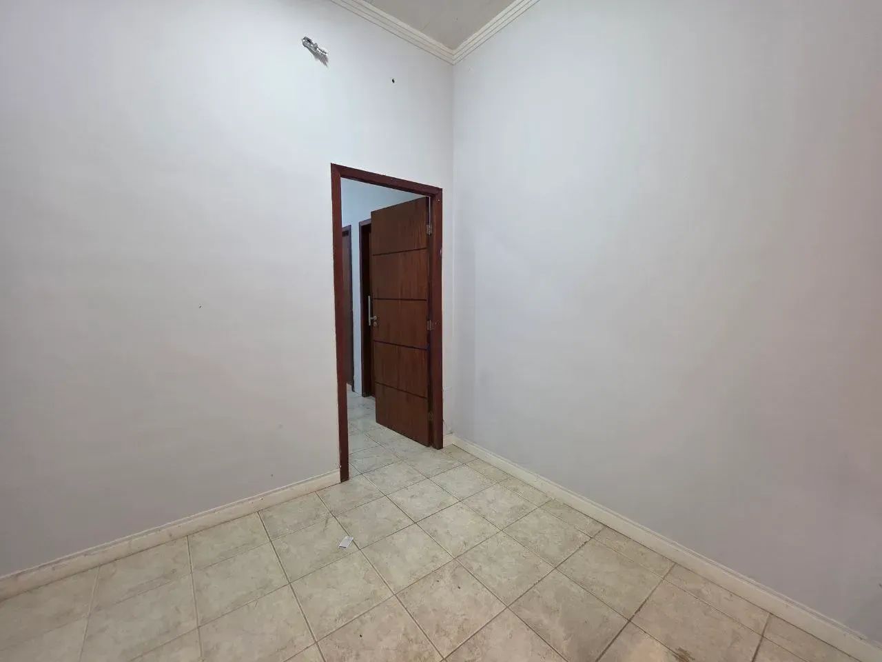 Sala Comercial 1º Pavimento 40 m² com  divisões mais banheiro água incluso - Centro