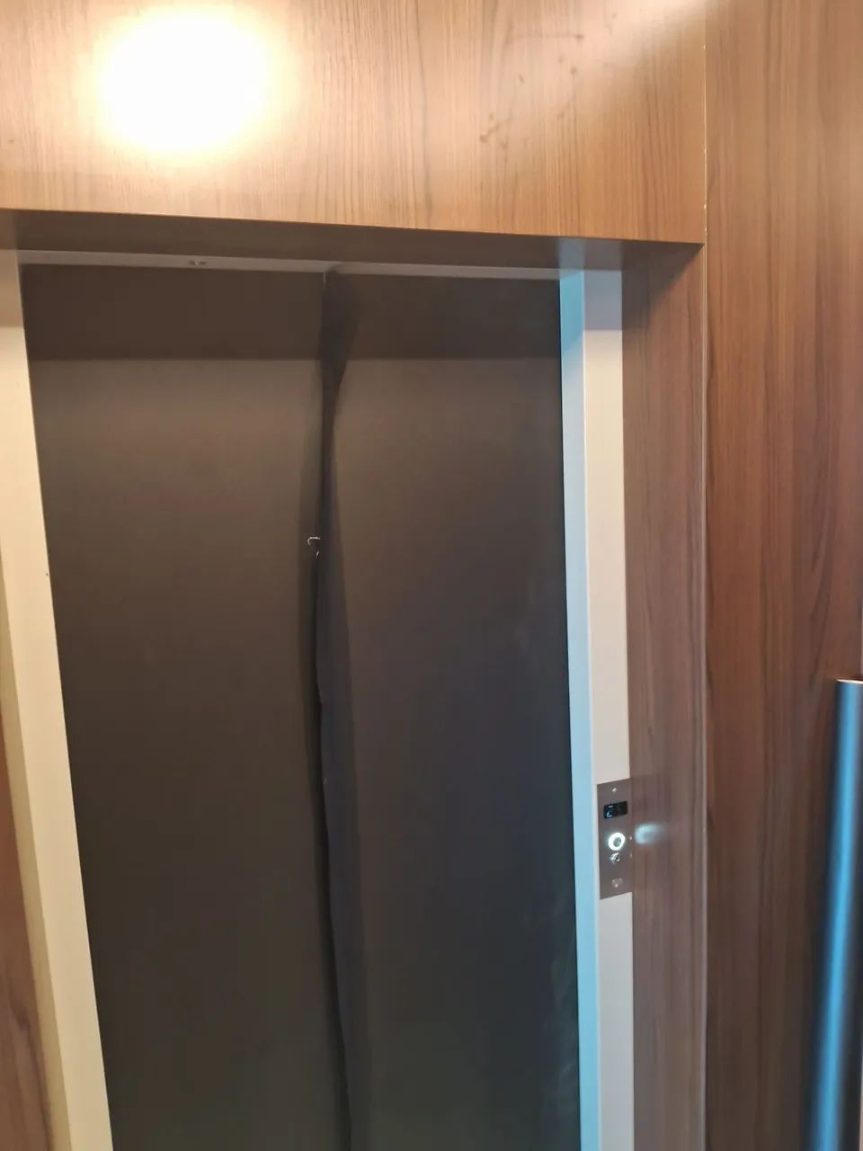 Envelopamento de portas e Hall elevador - Foto 2