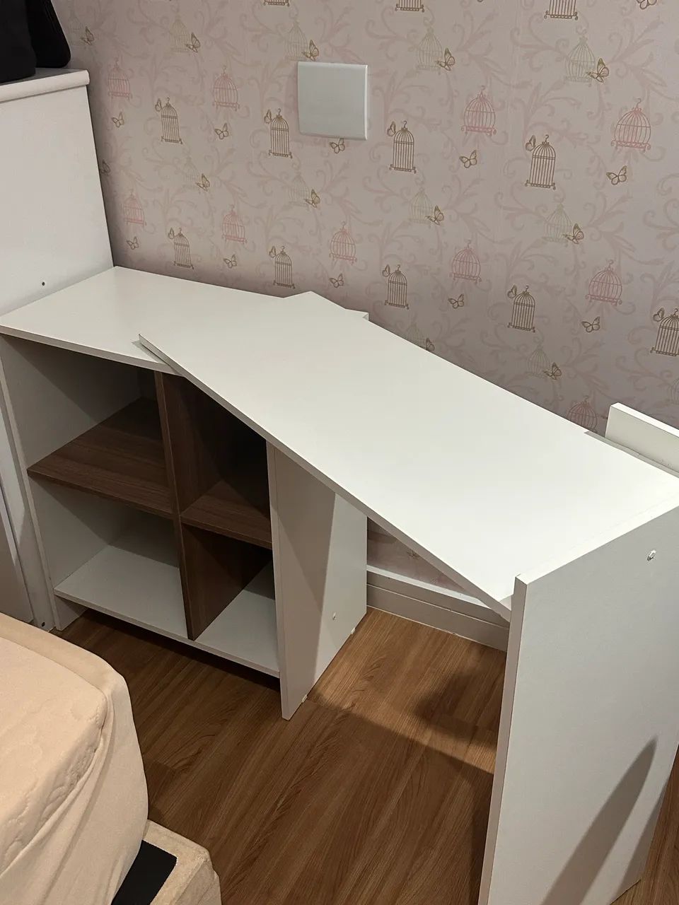 ? Escrivaninha de quarto!