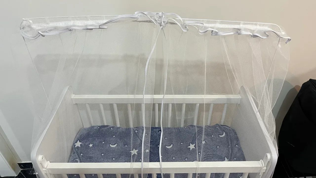 Vende-se Mini Berço branco com mosquiteiro - Foto 2