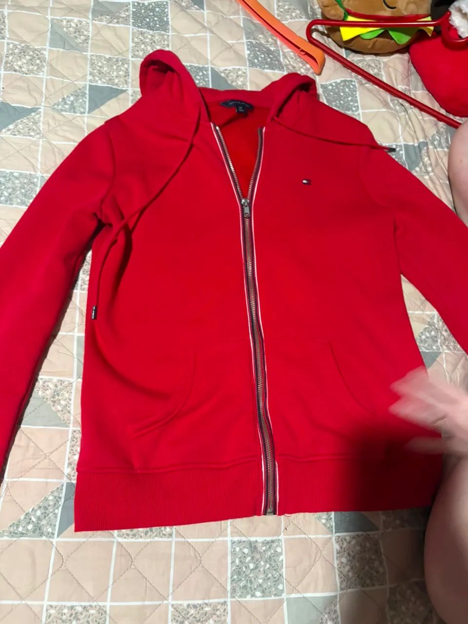 Casaco com zíper e capuz, estilo moletom original da Tommy, lindo e novíssimo  - Foto 2