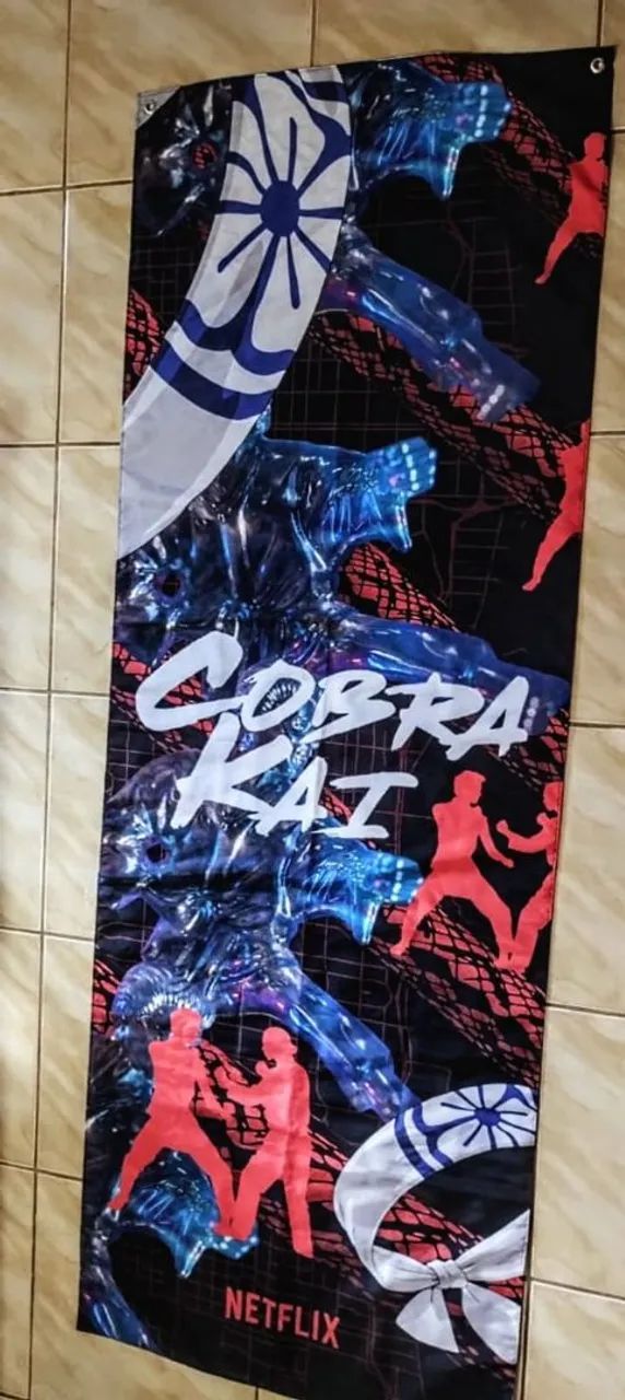 Bandeira Cobra Kai - Tudum (Netflix) - Foto 4