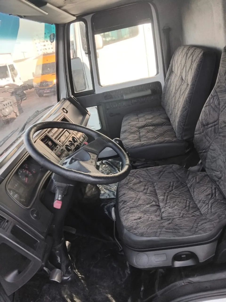 Ford Cargo 816  2013  - Foto 2