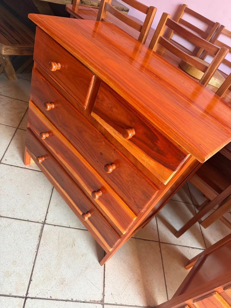 Comoda 5 gavetas nova em madeira  - Foto 3
