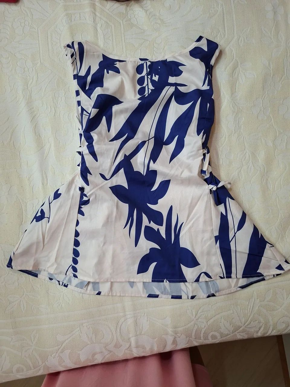 BLUSA COM ESTAMPA E TIRAS NAS COSTAS G - Foto 3