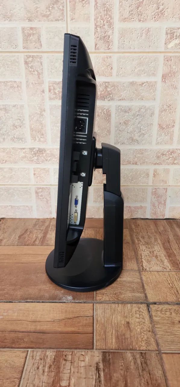 Monitor de 20 polegada Dvi vga e hdmi. No adaptador Rs 250 reais cada  - Foto 3