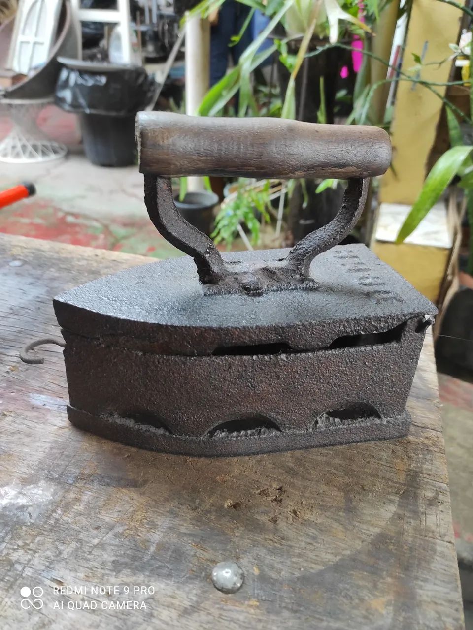 Ferro de passar , antigo,a brasa :