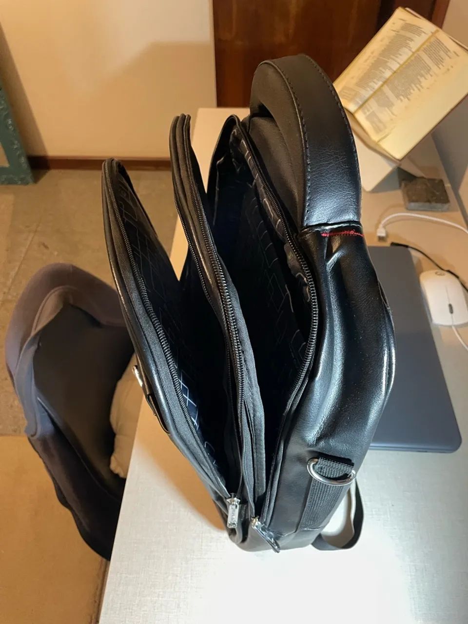 Mochila Executiva em Couro - Foto 3