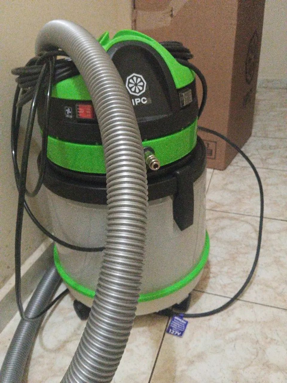 Lavadora/Aspiradora de Carpetes/Sofá/ Poltrona Marca IPC modelo P.LITE.
