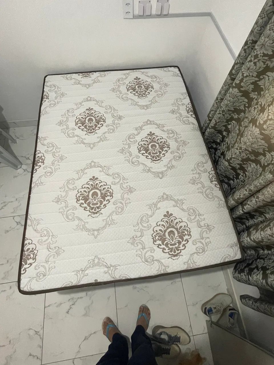 Vendo Cama casal king de molas 