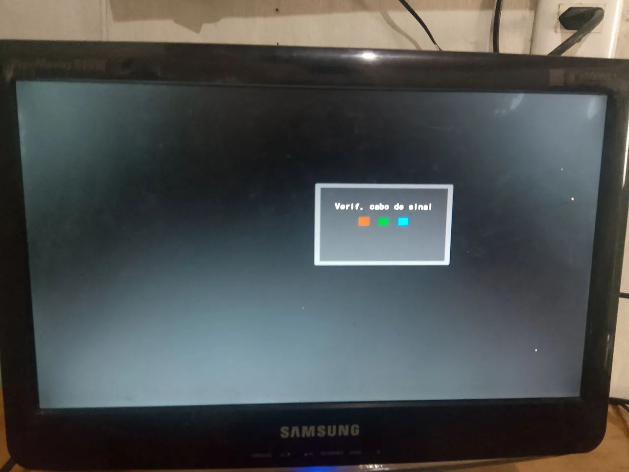 Monitores Samsung e CCE  - Foto 2