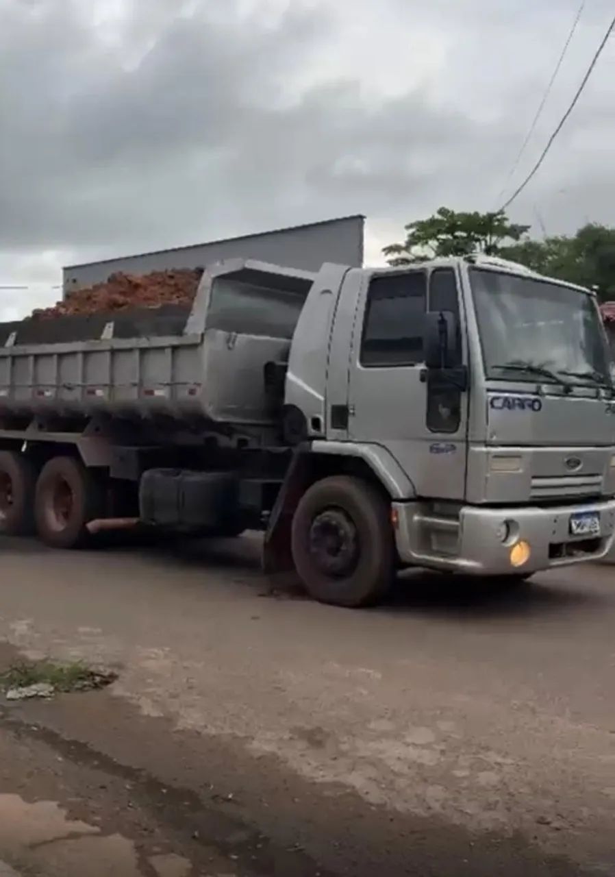 Caminhão Ford cargo 2422