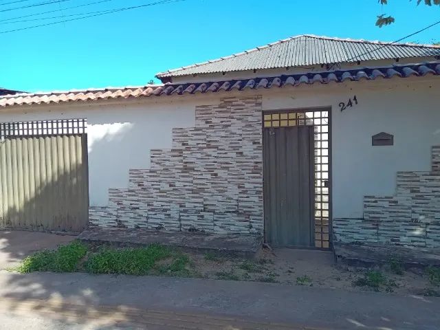 Casa para alugar - ampla, murada e com área de lazer