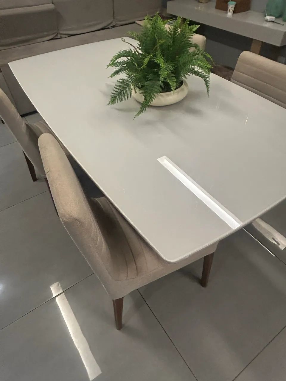 Jogo de Mesa 6 lugares com cadeiras - Foto 2