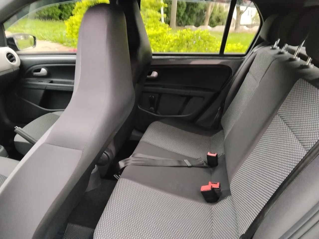 Volkswagen up! track 1.0 Total Flex 12V 5p, foto 12 de 13