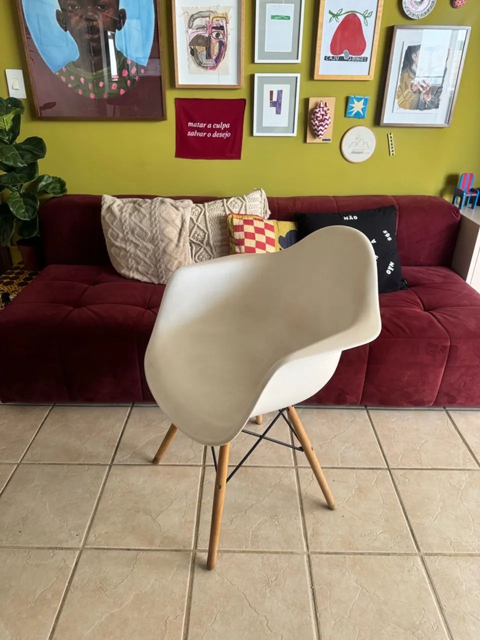 Cadeira charles eames eiffel com braço branca  - Foto 2