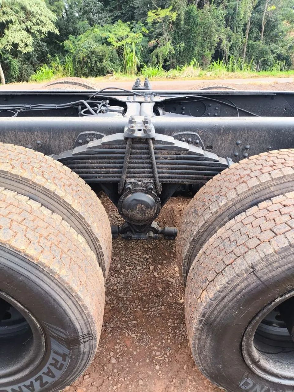 Volvo N10 Traçado 6x4 caçamba  - Foto 6