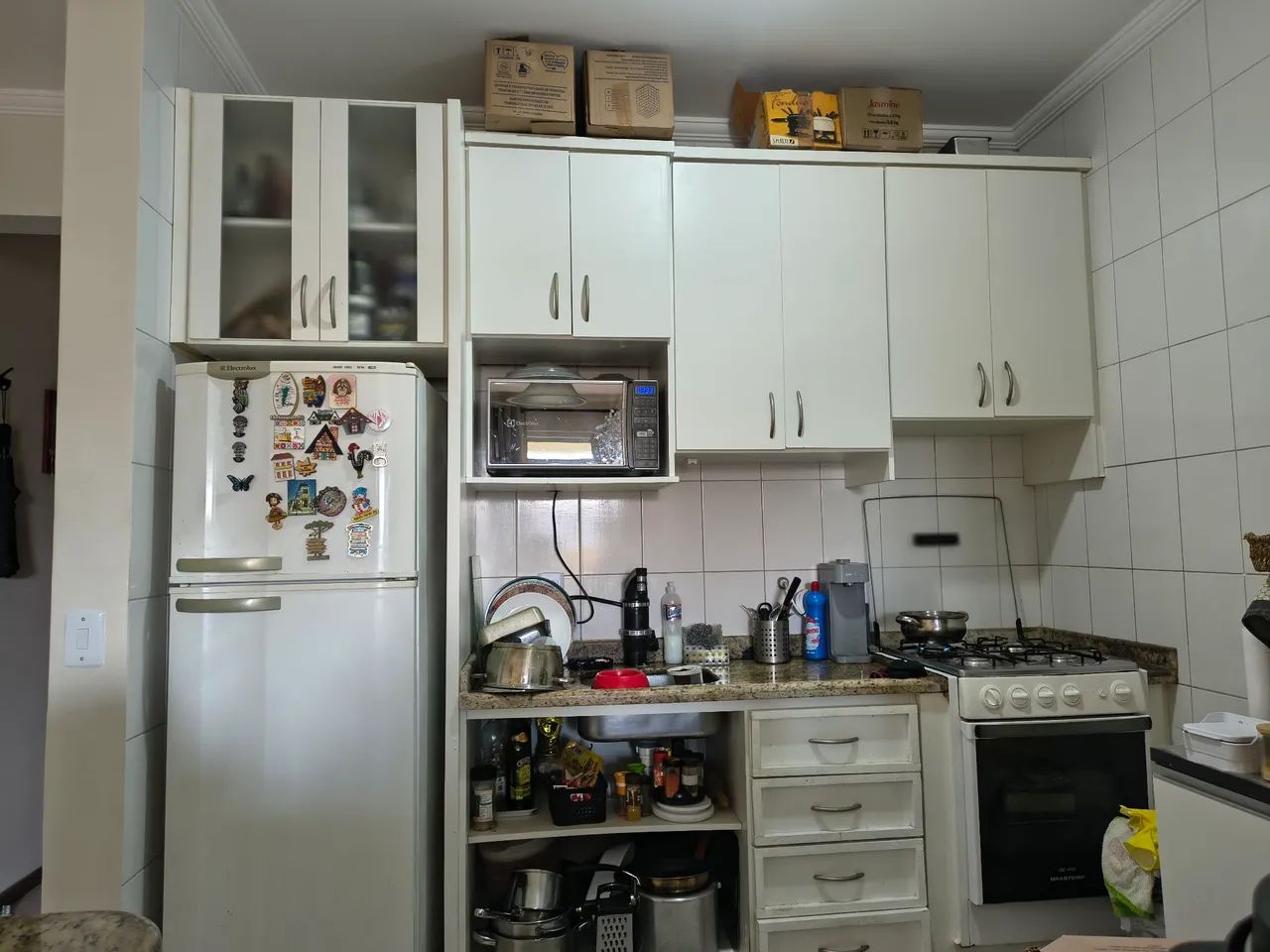Vendo armários de cozinha branco com puxadores - Foto 4