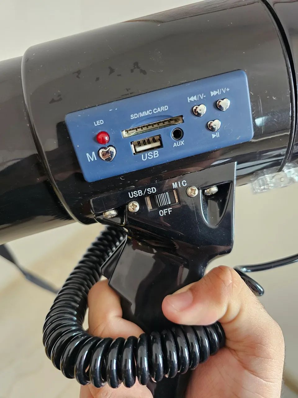 Megafone Profissional Recarregável Com Sirene E Controle "Lelong" - Foto 4