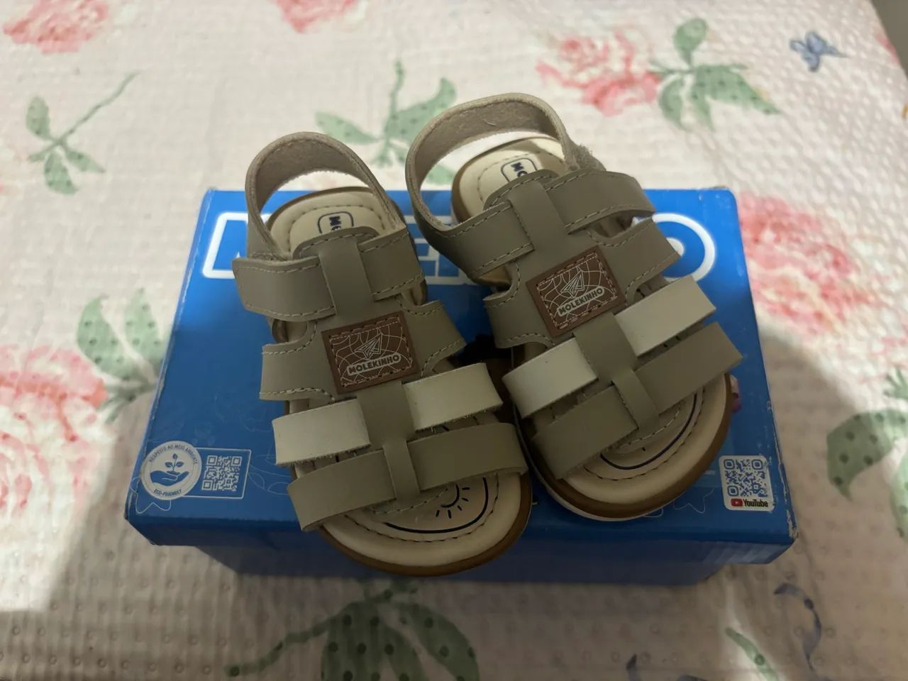 Vende-se sandália de bebê 