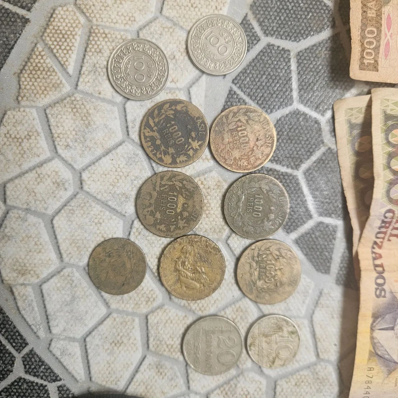 Células e moedas antigas  - Foto 4