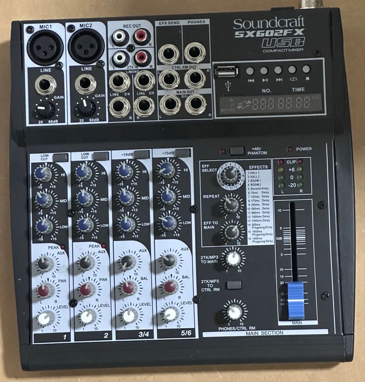 Mesa de som 8 canais - Soundcraft - NOVA