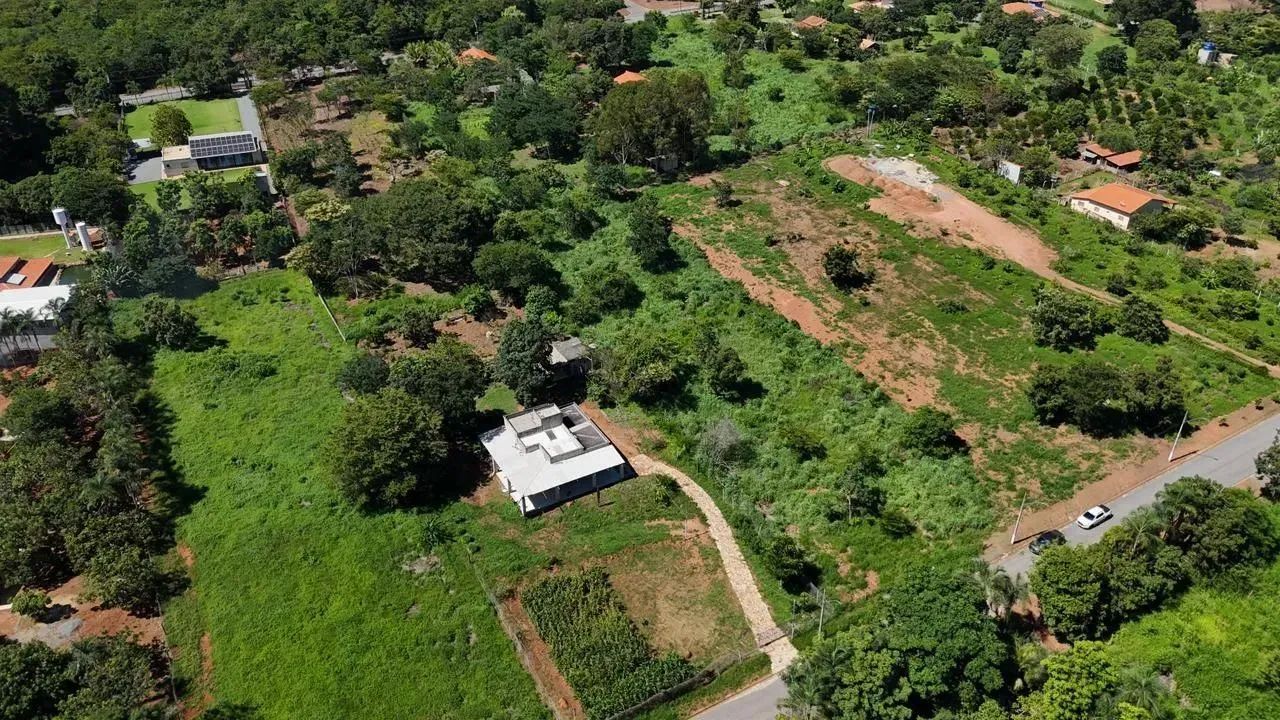 AREA A VENDA EM CONDOMINIO DE CHACARA PRÓXIMO A GO-020