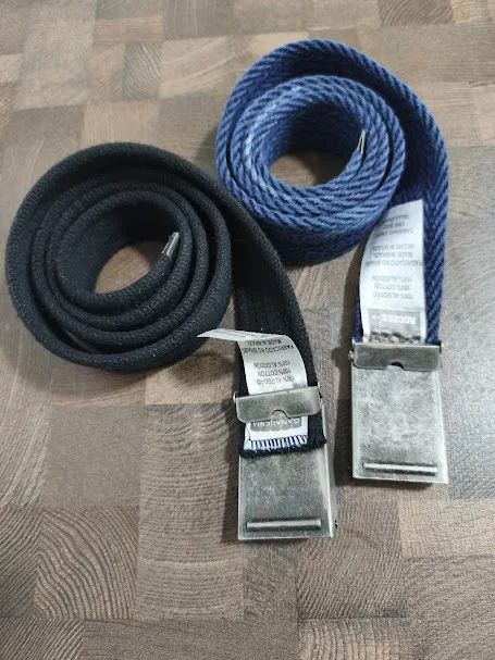 Kit 2 cintos para calça da marca Coca Cola em tecido e metal - Foto 3