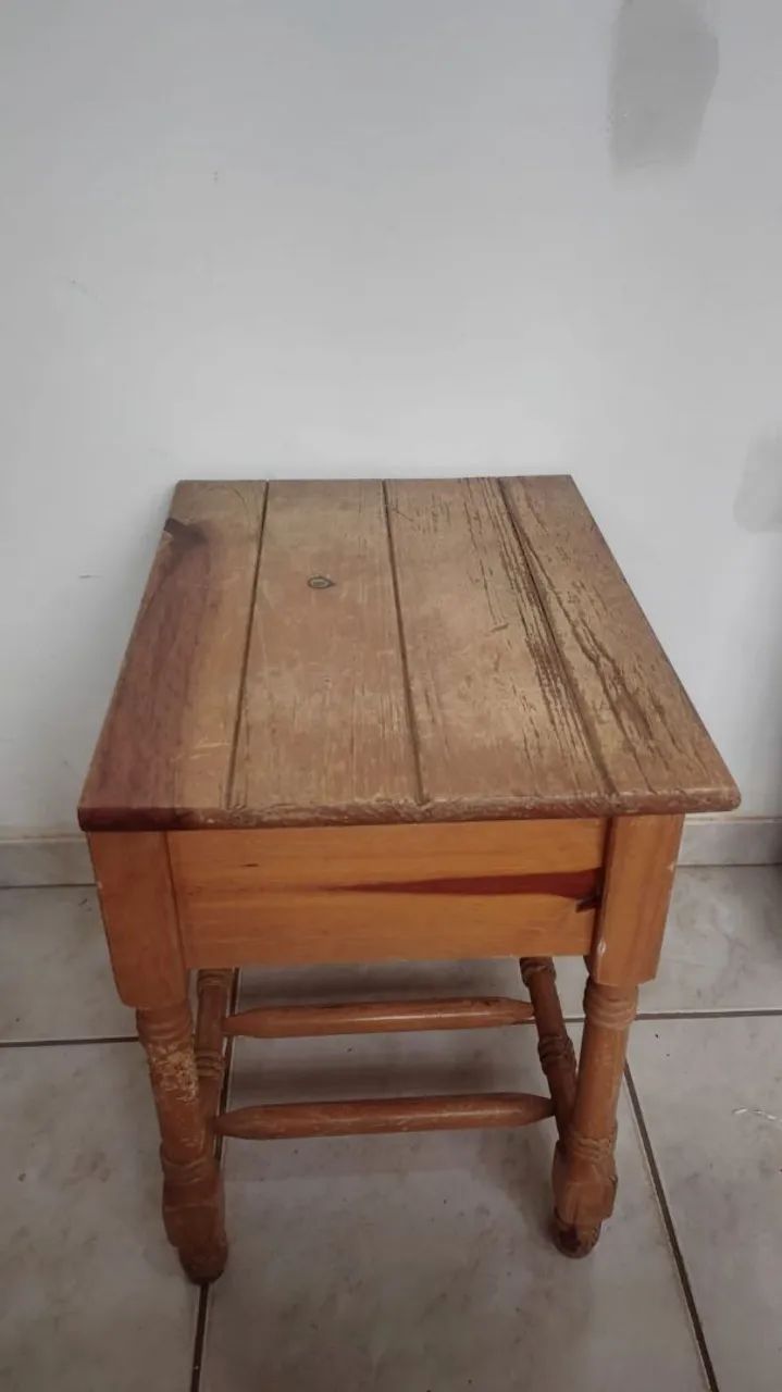Relíquia - Mesa de apoio com gaveta - Foto 5