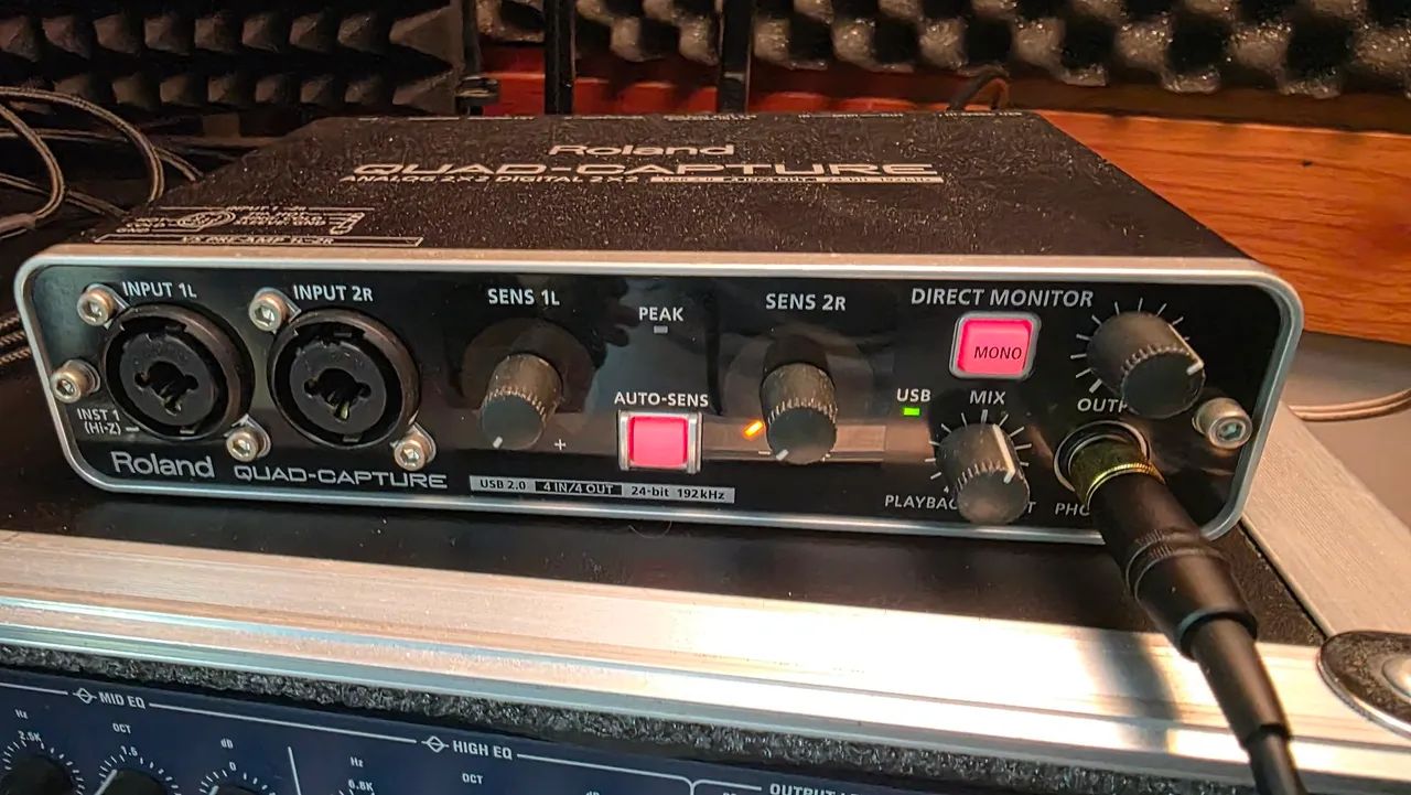 Interface de Audio e Midi Roland Quad Capture com spdif 