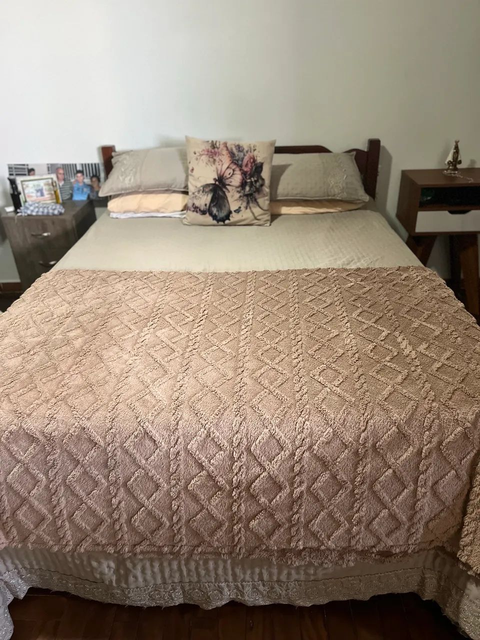 Cama com colchão de massagem 