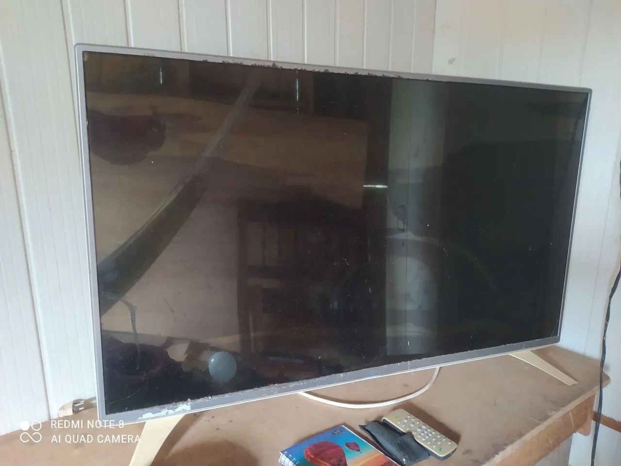 Vendo essa tv com de feito 