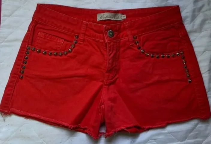 short jeans laranja com tachas costume est