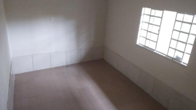 Casa tipo apto térreo 2 qts grandes, e pequeno quintal - desocupado - Nilópolis - Foto 16
