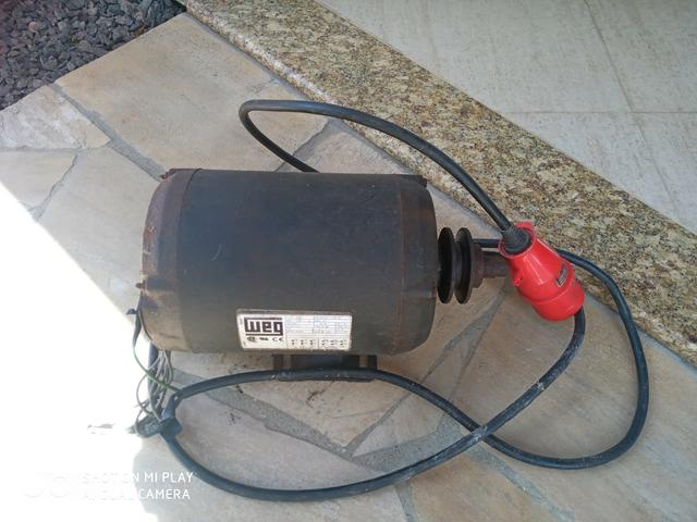Motor trifásico