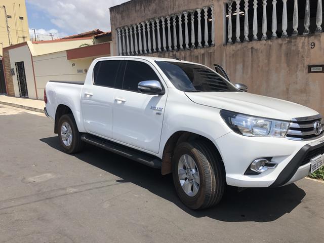 Hilux 17/17 SRV Flex 4x2 Aut