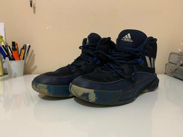 A Venda Tênis Adidas para Basquete
