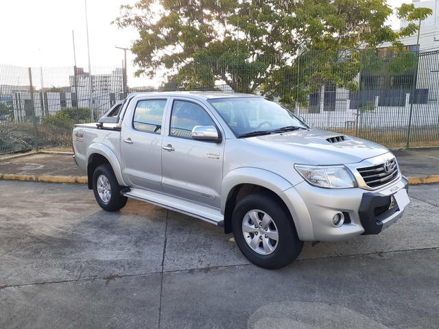 Hilux Srv automática( 2014-2014). Carro espetacular