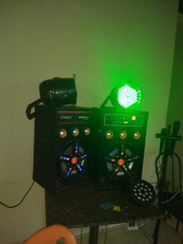 2 caixas de som com microfones e mais tres 3 canhões de luz . - Foto 3