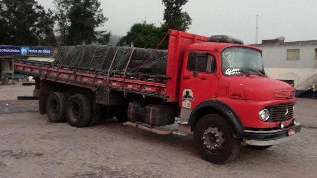 Caminhao L2013 truck com serviço