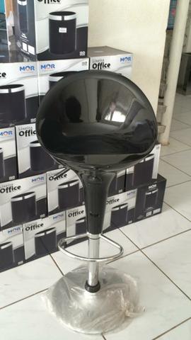 Banqueta lotus com encosto.