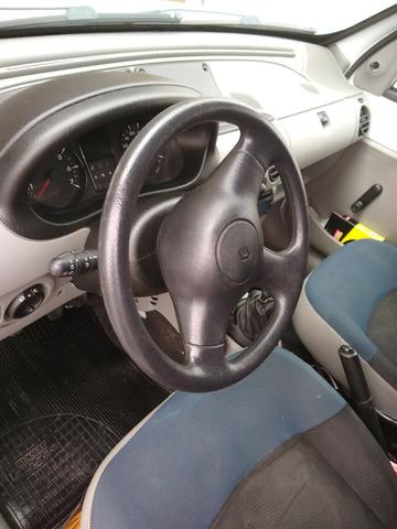 Vende se uma kangoo ano 2013 ar condicionado alarme direção hidraulica - Foto 2