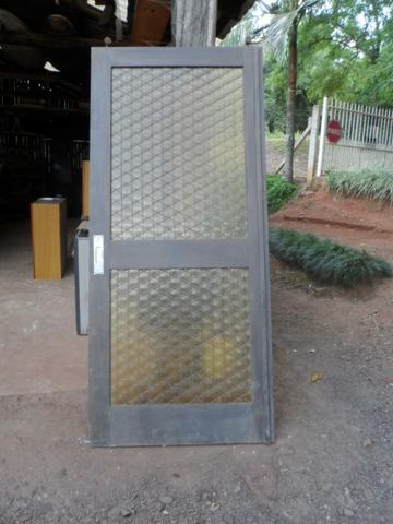 Porta madeira maciça, de correr, com vidro - Foto 2