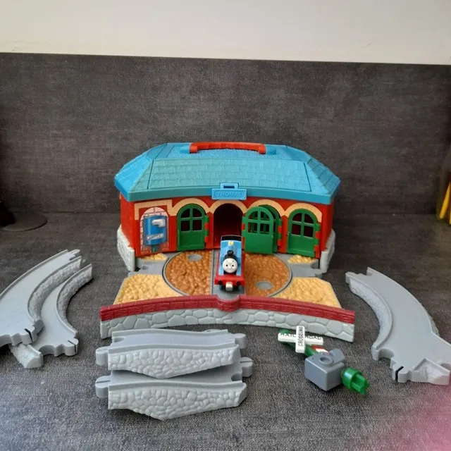 Take Along Thomas & Friends - Roundhouse Playset