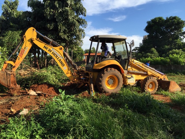 Locação de máquinas e caminhões  - Foto 4