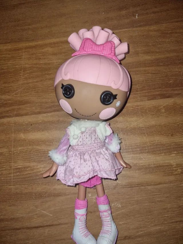 lalaloopsy swirly figure eight