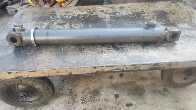 Cilindro Hidraulico articulação caçamba frontal ?H? New Holland B90B p/n *  - Foto 2